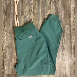 Figs women’s high waisted jogger scrub pants, medium. Double lined.